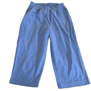 Women's Blue East West Fashions Capri Pants Size Medium